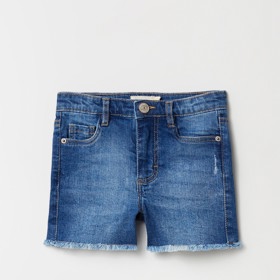 Dále pak šortky Sfera za 11 liber, tedy cca 300 Kč.