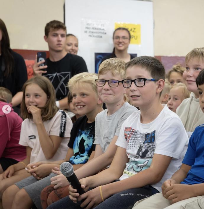 FOTO: Děti měly ze setkání radost. – stránka 2513