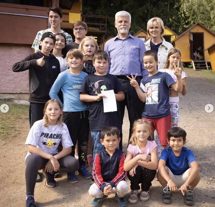 FOTO: Prezident Petr Pavel s dětmi. – stránka 2512