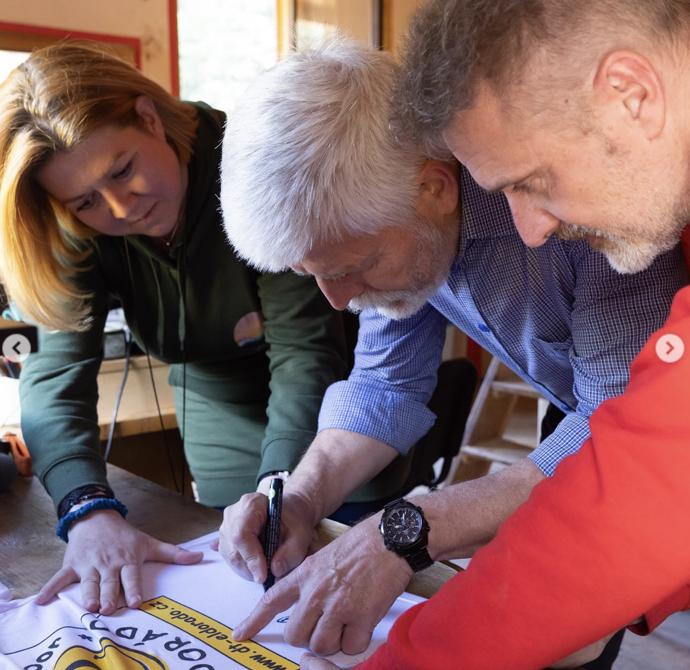 FOTO: Pavel se také několika lidem podepsal. – stránka 2509