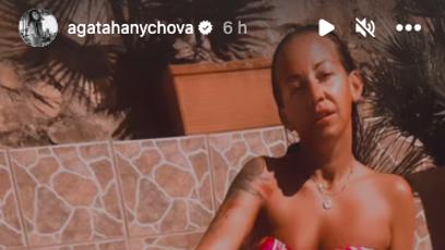 FOTO: Agáta a její plavková velmoc. Na každé fotce v jiných plavkách, ovšem vždy stejně sexy.