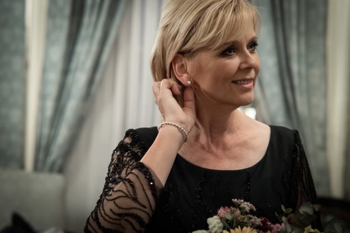 FOTO: Na sobě měla šperky od Roberta Coina. – stránka 1167