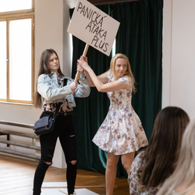 Povede se Kristýně svým protestem otevřít oči ženám v područí koučky Julie?