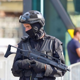 Když budete chtít Kazmu obehrát, zaplatíte za to. 