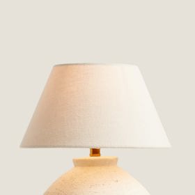 Kameninová lampa. Zara, 1 799 Kč