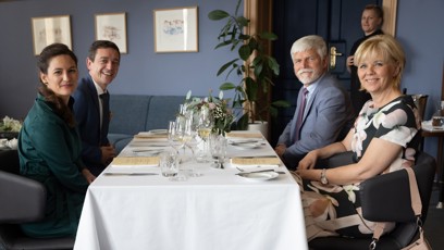 FOTO: Oběd prezidentského páru s Janem Grolichem a paní Grolichovou.