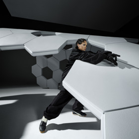 Rihanna inklinuje k fotbalu. Dokazuje to i volba modelu, na kterém se podílela.