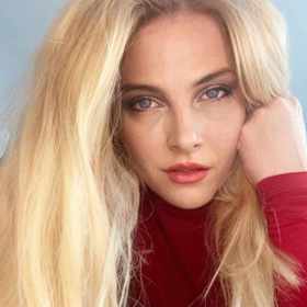 Takhle to Ivě Frühlingové slušelo, když byla blondýnkou.