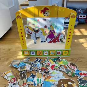 Vráťu s Viktorem baví v poslední době také divadlo, které dostali od Ježíška.