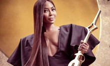 Naomi Campbell je tváří tohoto kalendáře.