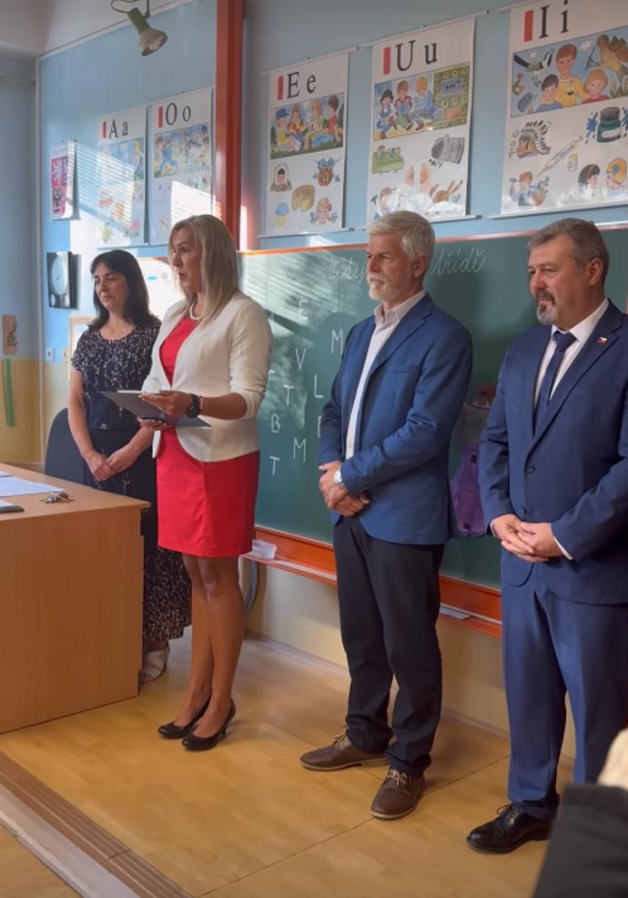FOTO: Prezident Petr Pavel zahájil nový školní rok na Základní škole Bukovany u Sokolova. – stránka 2473