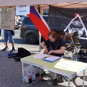 Byly tu i odpůrci demonstrace.