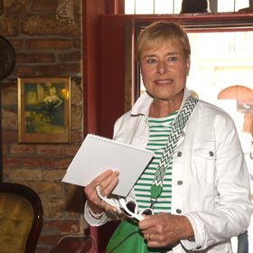 Marie Retková je stále vitální a ráda obléká barevné sportovní oblečení.