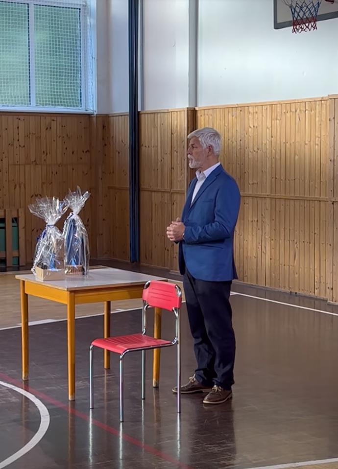 FOTO: Prezident Petr Pavel zahájil nový školní rok na Základní škole Bukovany u Sokolova. – stránka 2471