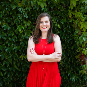 Johana Fundová se narodila v roce 1989, v devadesátkách tedy prožila své dětství.