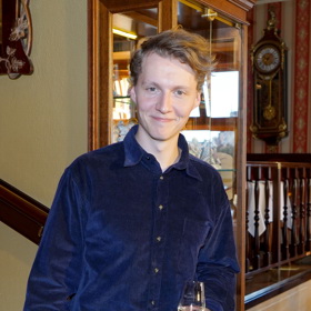 Vojtěch Vodochodský nám prozradil, že košile, kterou má na sobě, je z druhé ruky a stála jen 50 korun.