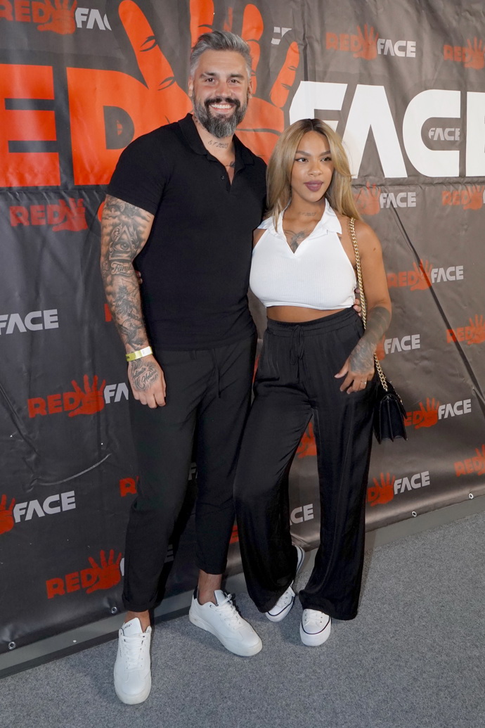 FOTO: Angie Mangombe s Josefem Kůrkou. – stránka 265