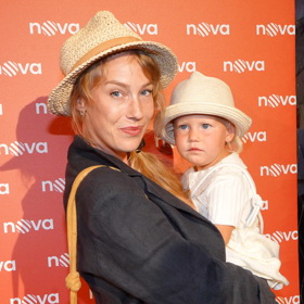 Herečka Aneta Krejčíková je mámou dvou dětí, staršího Bena a mladší Antonie.