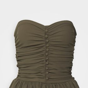 Šifonový peplum top s knoflíčky, Goldsign, 8 390 Kč.