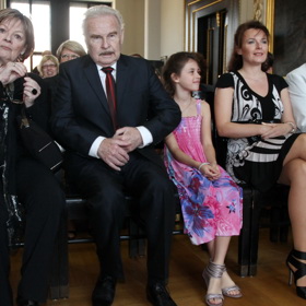 Barbora Munzarová na archivním snímku s rodiči, Janou Hlaváčovou a Luďkem Munzarem, a také s dcerou Annou Dvořákovou.