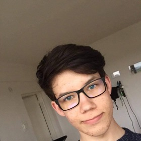 Daniel Black byl v dospívání šikanovaný a v jedenácti letech se u něj rozjely deprese a hraniční porucha osobnosti.