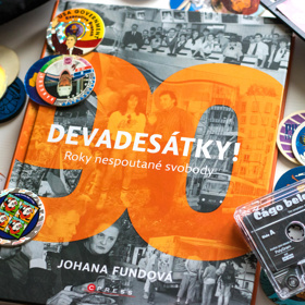 Devadesátky se stačily stát náměty filmů i seriálů a inspirují také současný svět módy.