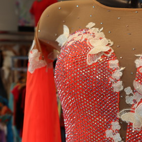 Na výsledné návrhy kostýmů si budeme muset počkat do prvních přímých přenosů StarDance v říjnu.