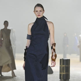 Tmavý denim, vrstvení, působivé detaily. Jakub Polanka na MBPFW.