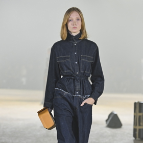 Džínový look podle Jakuba Polanky na podzimním pražském týdnu módy, kde představil svou nejnovější kolekci.