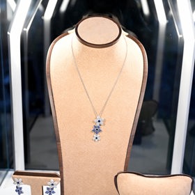 Podle moderátorky není na škodu, když si žena koupí drahocenný šperk sama pro sebe.