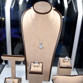 Gabrielu Partyšovou jsme potkali na představení nové kolekce šperků.