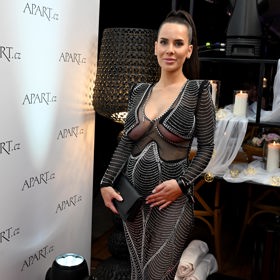 Přiznala však, že nad vynesením těchto šatů chvíli váhala. 