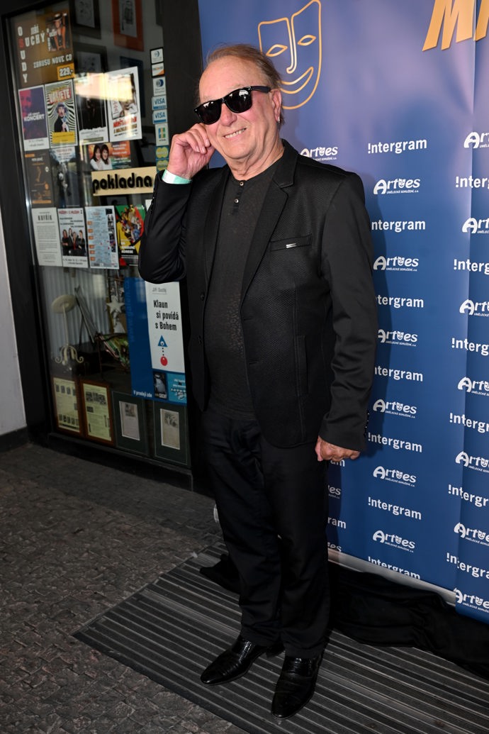 FOTO: Janda vypadá stále dobře. – stránka 331