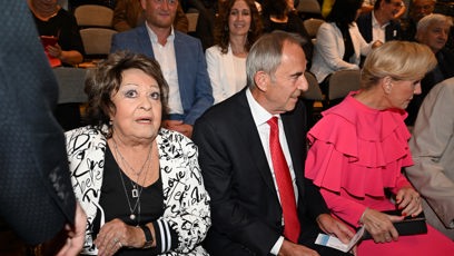 FOTO: Jiřina Bohdalová na akcích často sedí nebo chodí o holi.