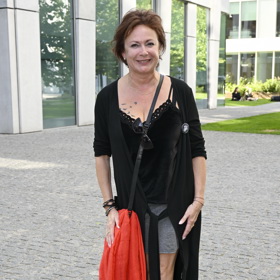 Takhle to Iloně Svobodové slušelo na setkání herců seriálu Ulice u příležitosti zahájení 19. sezony.