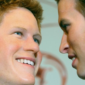 Být bratři, jak se patří, i to vzdor všem rozdílům občas William s Harrym zvládli. Ještě do svatby Harryho s Meghan Markle v roce 2018 to mezi nimi jakž takž klapalo.