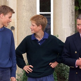 Britští princové William a Harry spolu mají odjakživa komplikovaný vztah. "Byl to můj milovaný brácha i odvěký rival zároveň," napsal o Williamovi mladší z princů ve své knize Náhradník.