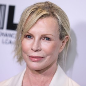 Kim Basinger by se po dlouhé době měla v říjnu objevit na velké společenské akci. Jde o vskutku odvážný krok, herečka totiž trpí agorafobií.
