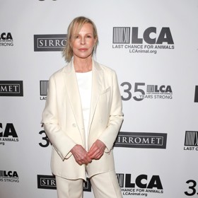 Kim Basinger se naposledy objevila ve společnosti přesně před čtyřmi lety, kdy rovněž podpořila charitativní večer organizace bojující za práva zvířat.