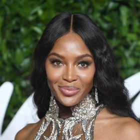 Podle Campbell už trpí hvězdnými manýry a maminku ráda komanduje. Modelka přitom byla svým povýšeným chováním velmi neblaze proslulá.