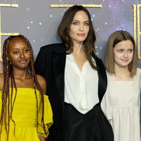 Patnáctiletá Vivienne nyní pracuje jako asistentka vedoucí produkce muzikálu The Outsiders, kterou je Angelina Jolie.