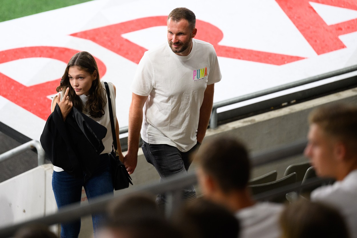 FOTO: Jana Kolářová s manželem, fotbalovým brankářem Ondřejem Kolářem ...