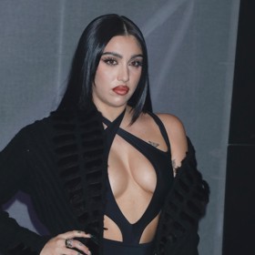 Zahalování pro Lourdes skutečně není prioritou, ráda ukáže vše, co jí příroda nadělila.