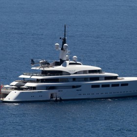 Leonardo DiCaprio sice podporuje všemožné ekoaktivity, na druhé straně ale tráví léto co léto na soukromé jachtě. Na tomto kousku letos obeplul téměř celé Středomoří – zastavil se ve Francii, Itálii, na Sardinii i Ibize.