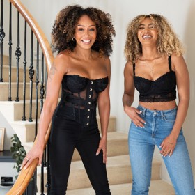 Mel B si také udržuje skvělou figuru, v důsledku toho mohla s nejstarší dcerou Phoenix nafotit kampaň ve spodním prádle.