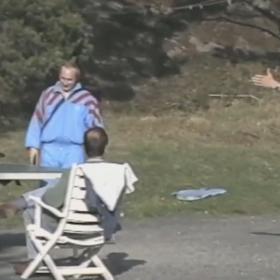 Vladimir Putin měl na sobě barevný šusťákový komplet.