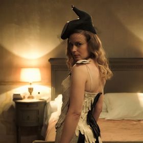 Roli Mary Jayne Gold získala herečka Gillian Jacobs.