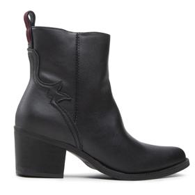 Nízké kožené boty, Wrangler, 1 890 Kč.