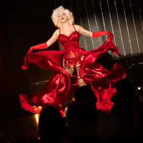 Zorya Blue tvrdí, že sexy je právě to, co schválně necháváme zahalené.