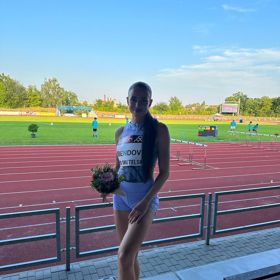 Ač se nejčastěji během závodní sezony objevuje ve sportovním, kde je věrna značce Puma, její sen je navrhovat volnočasové oblečení. 